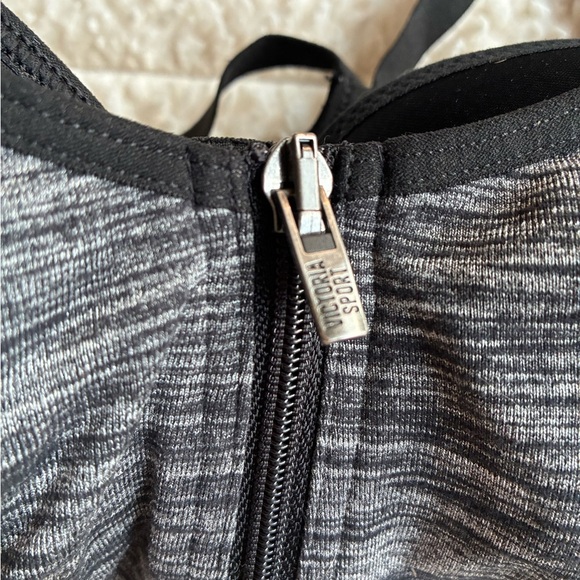 Victoria Sport Gray Zip-Front Sports Bra - Picture 6 of 6